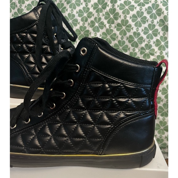 Guess Mens High Top Sneakers W/ Black Faux Leather!! - Picture 9 of 14